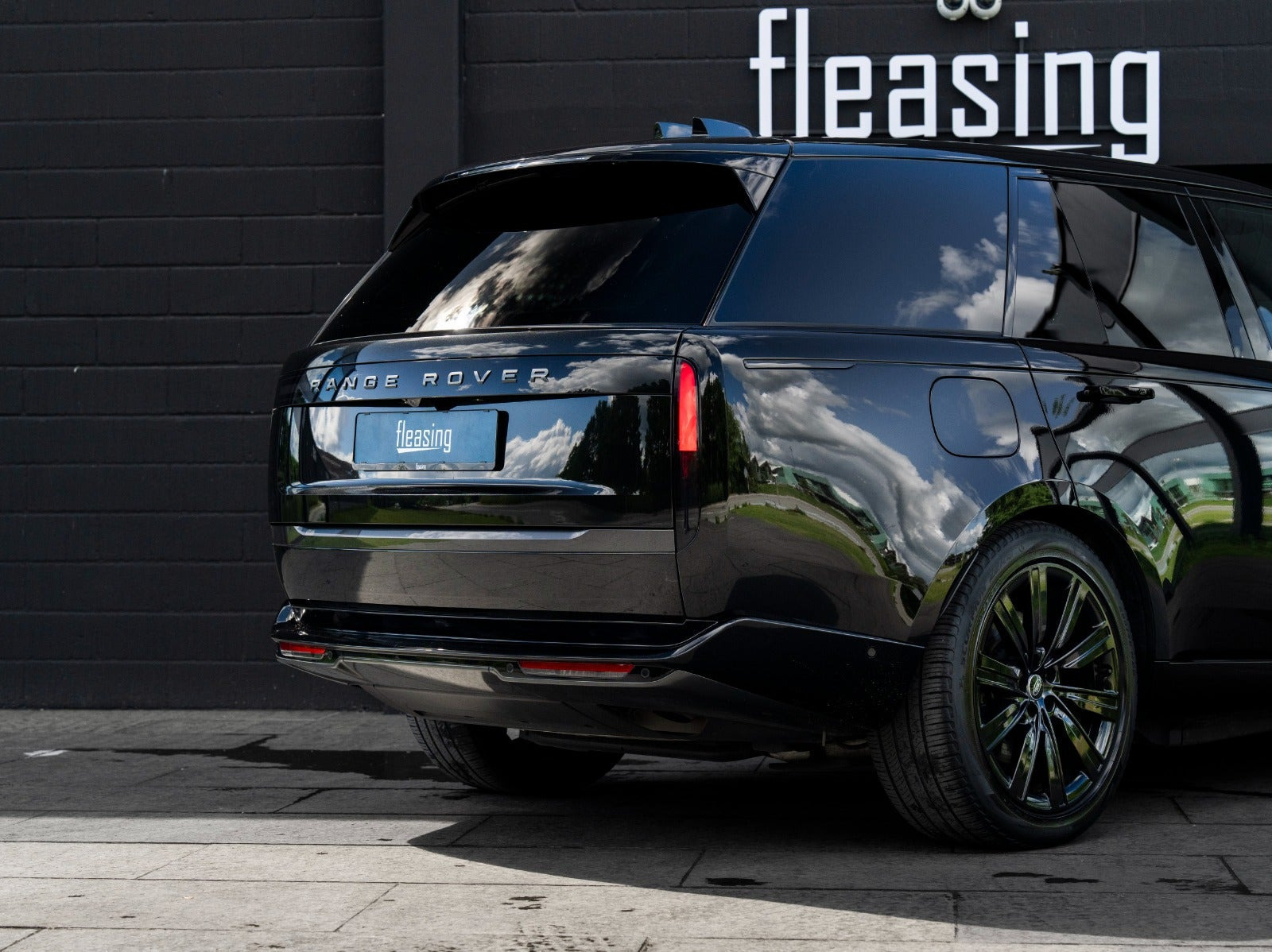 Sort Land Rover Range Rover fra 2024
