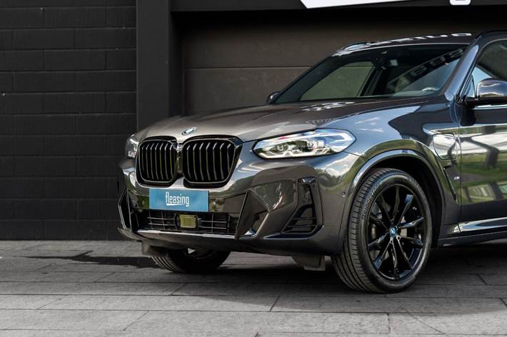 Grå BMW X3 fra 2022