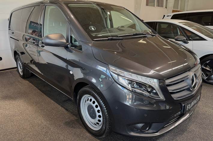Grå Mercedes Vito 119 fra 2022