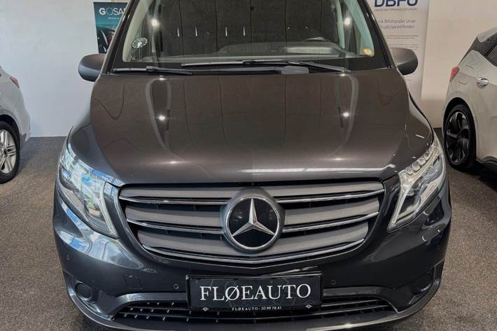 Grå Mercedes Vito 119 fra 2022