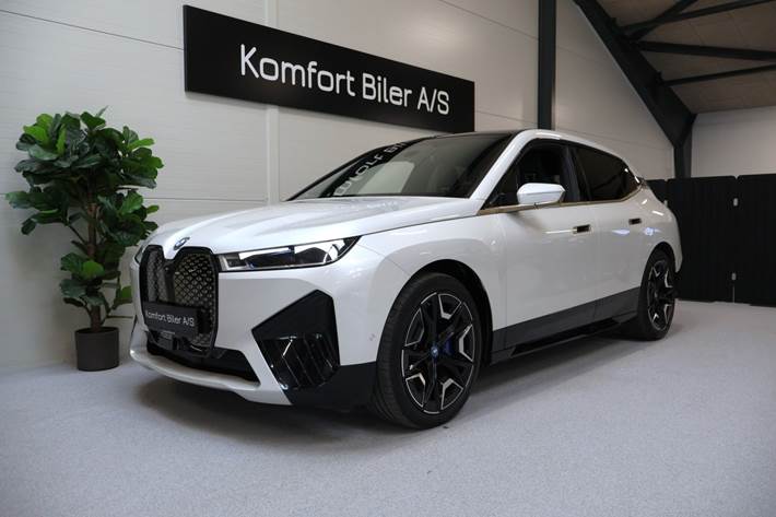 Hvid BMW iX fra 2022