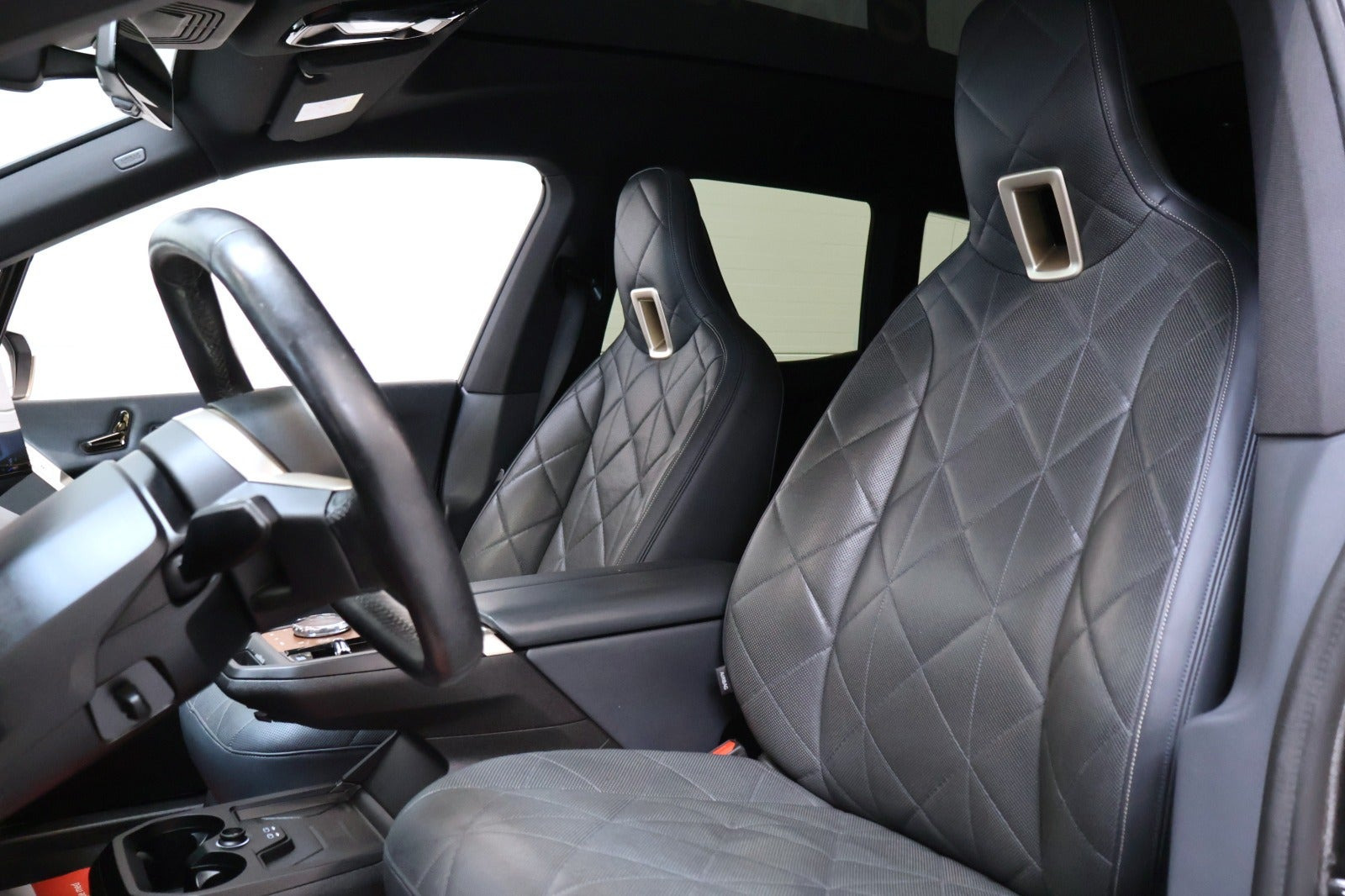 Hvid BMW iX fra 2022