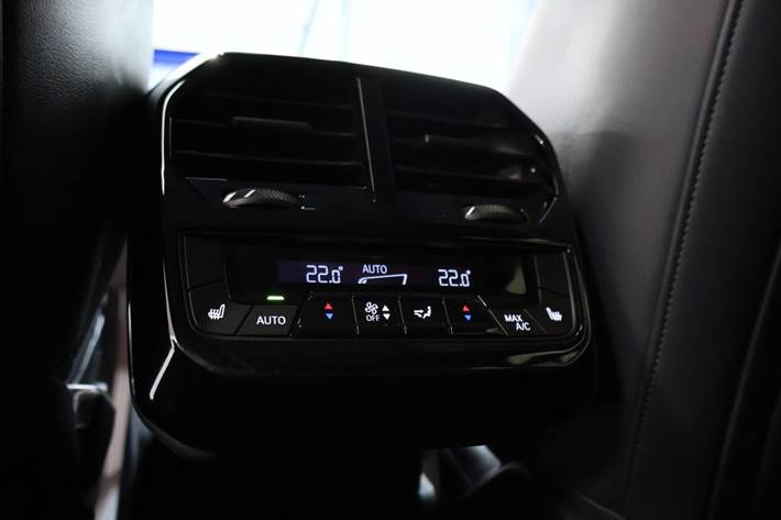 Hvid BMW iX fra 2022