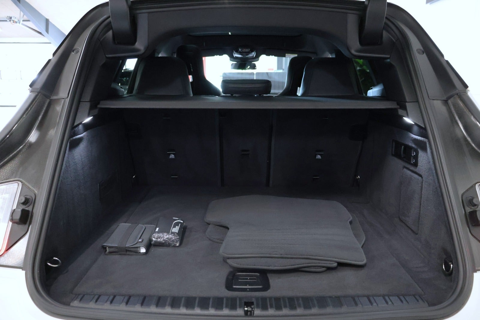 Hvid BMW iX fra 2022