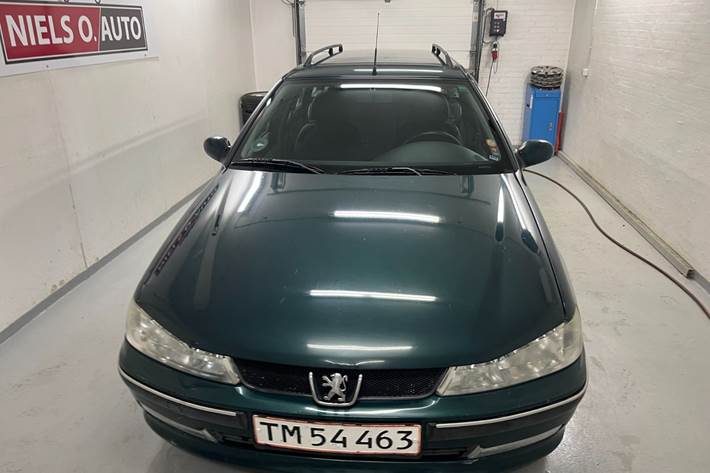 Grøn Peugeot 406 fra 1999
