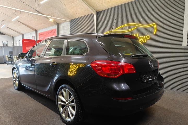 undefined Opel Astra fra 2011
