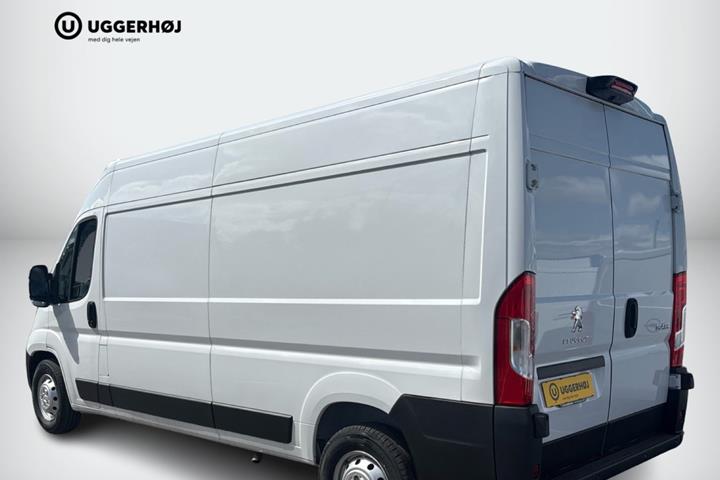 Hvid Peugeot Boxer 435 fra 2025