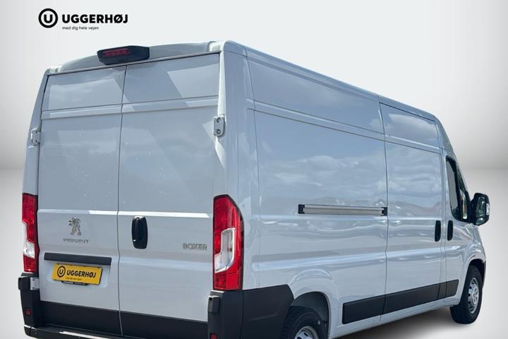 Hvid Peugeot Boxer 435 fra 2025