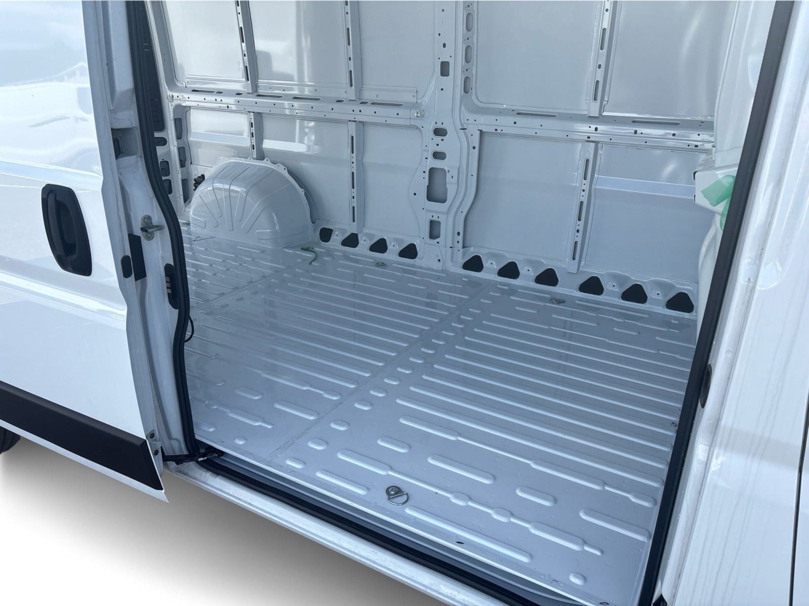 Hvid Peugeot Boxer 435 fra 2025