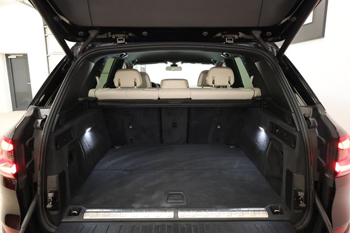 Sort BMW X5 fra 2022