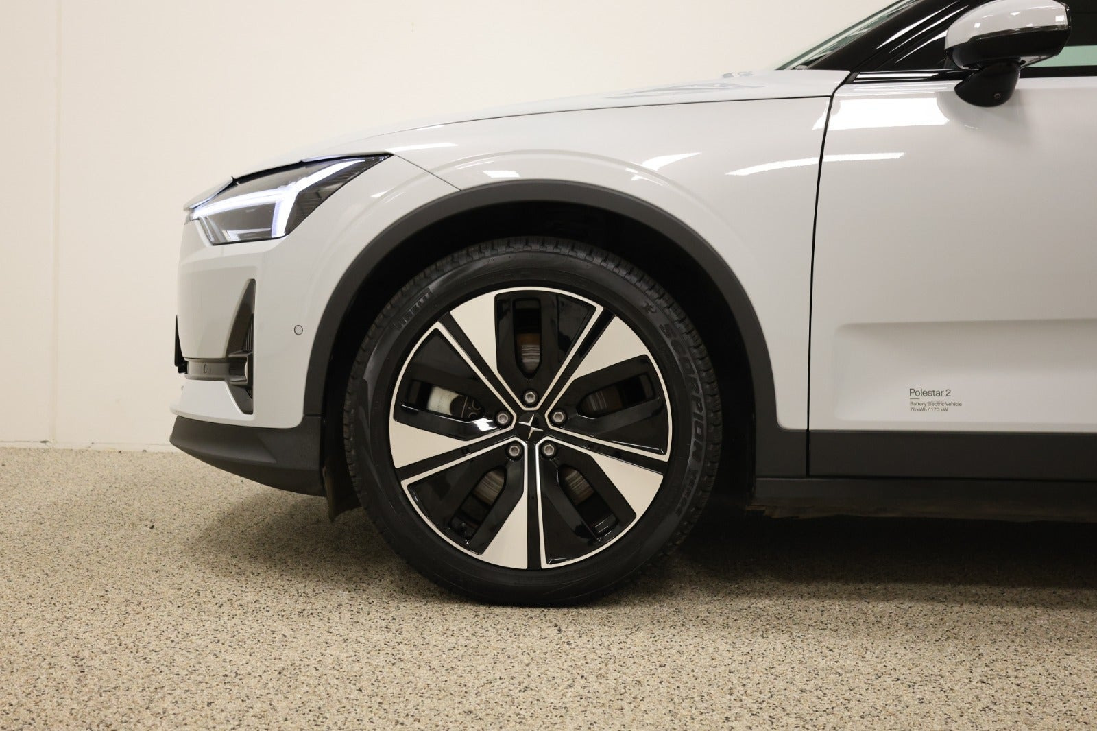 Hvid Polestar 2 fra 2023
