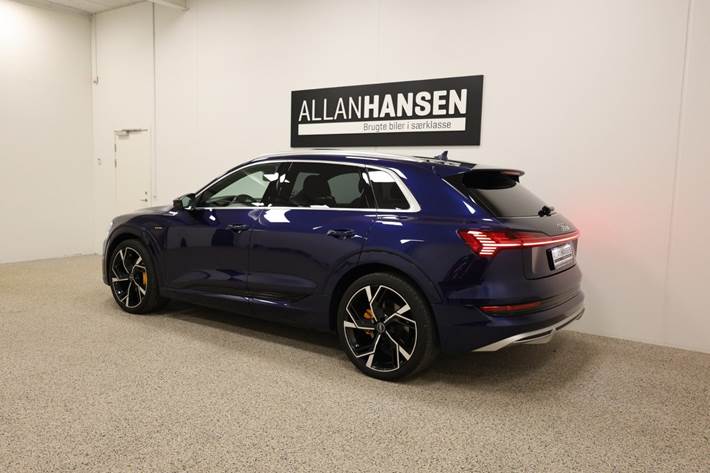 Blå Audi e-tron fra 2020
