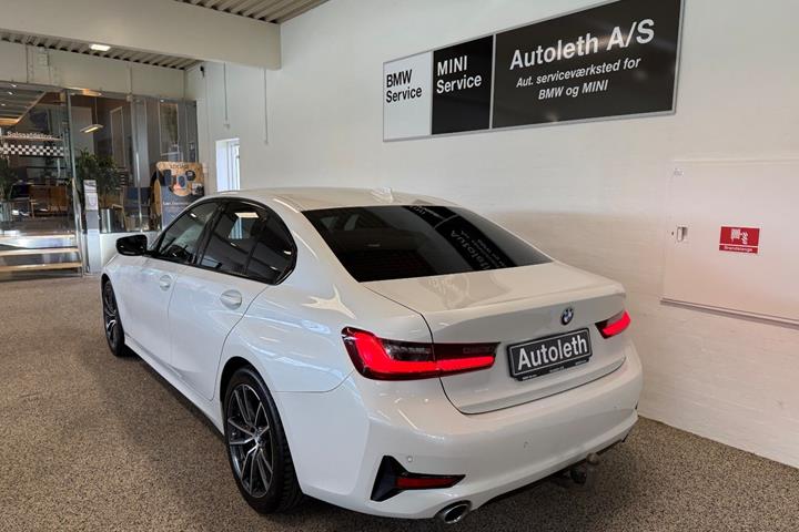 Hvid BMW 330d fra 2020