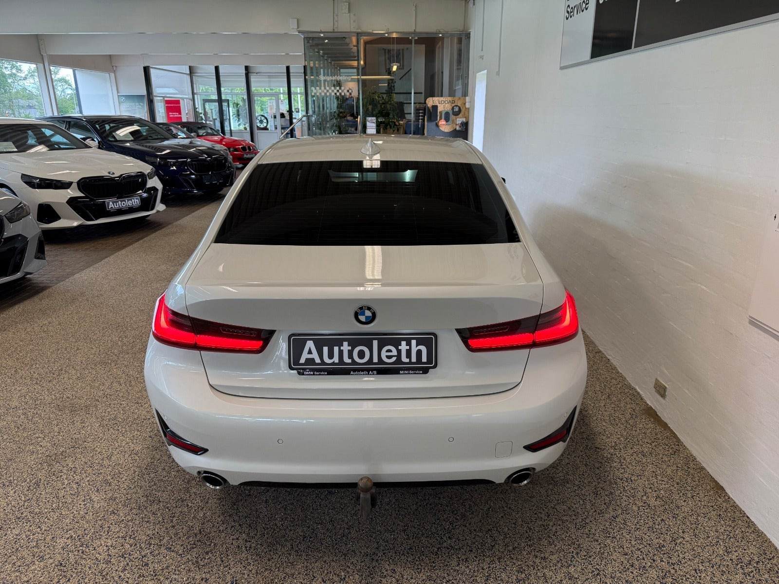 Hvid BMW 330d fra 2020