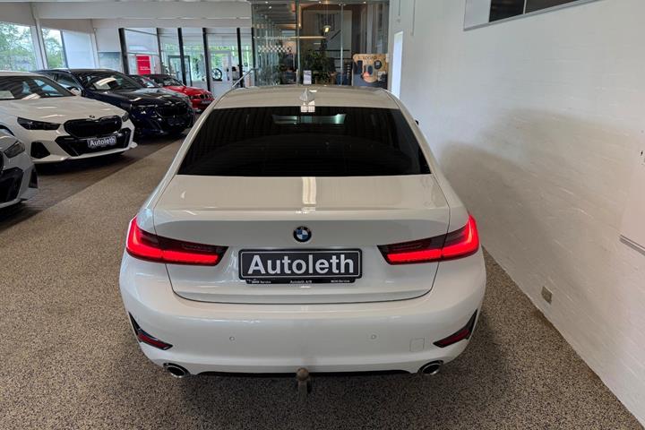 Hvid BMW 330d fra 2020
