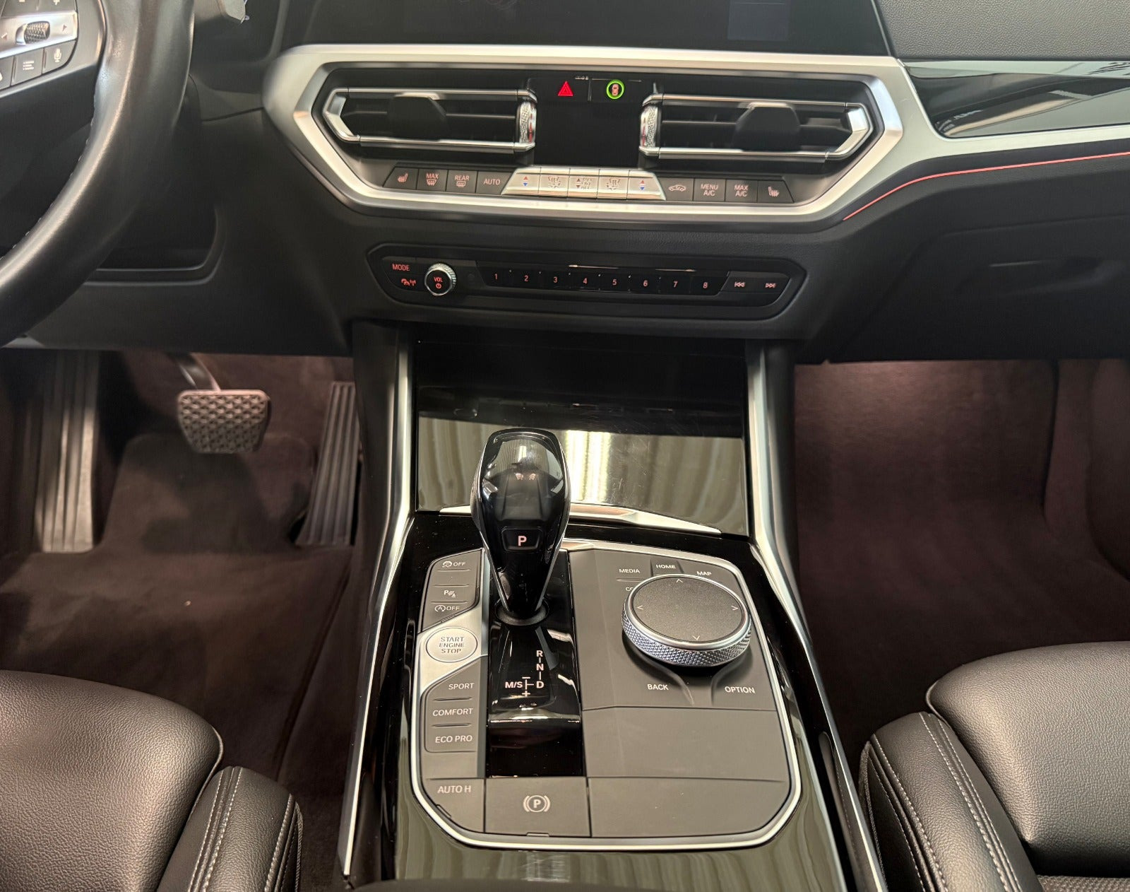 Hvid BMW 330d fra 2020