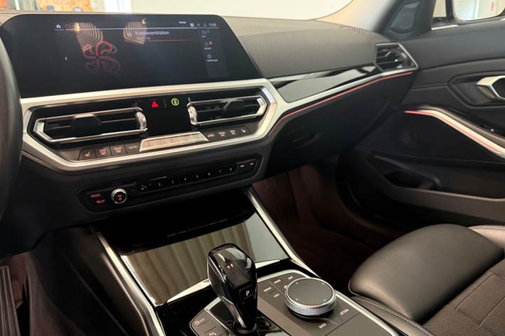 Hvid BMW 330d fra 2020