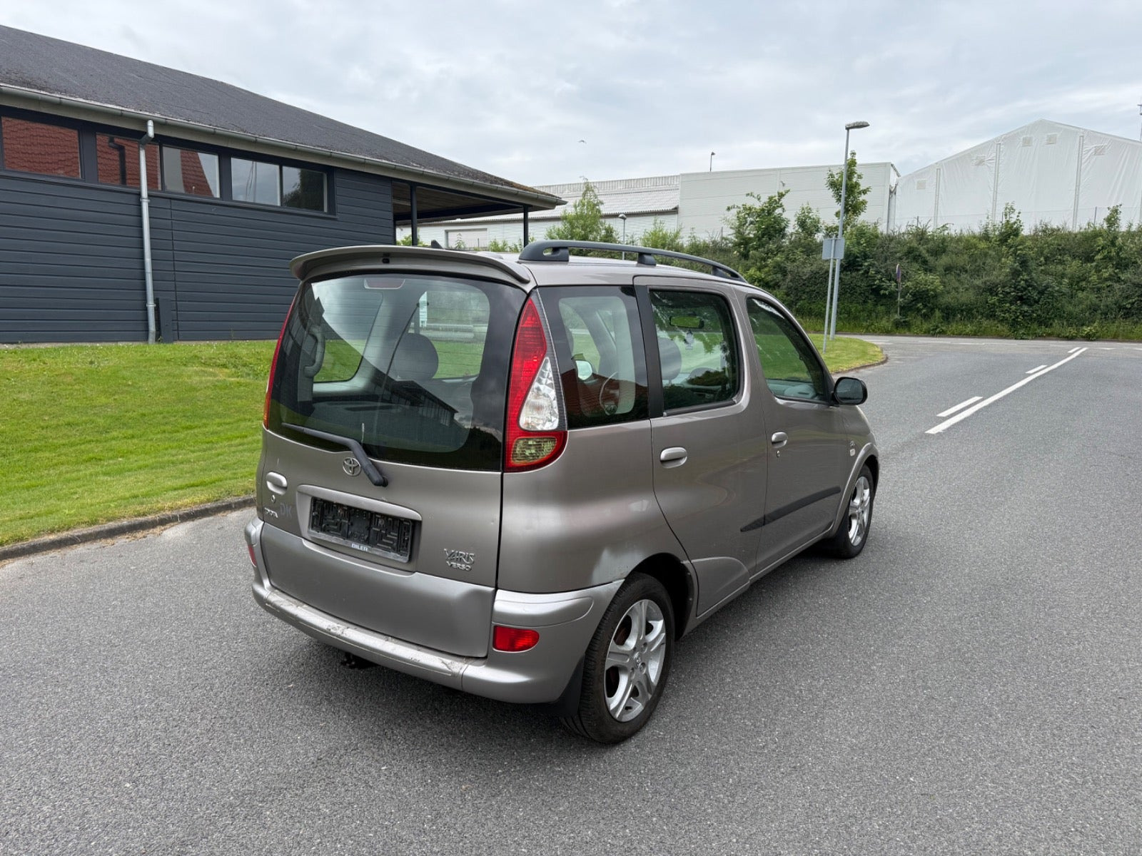 undefined Toyota Yaris Verso fra 2005 set udefra
