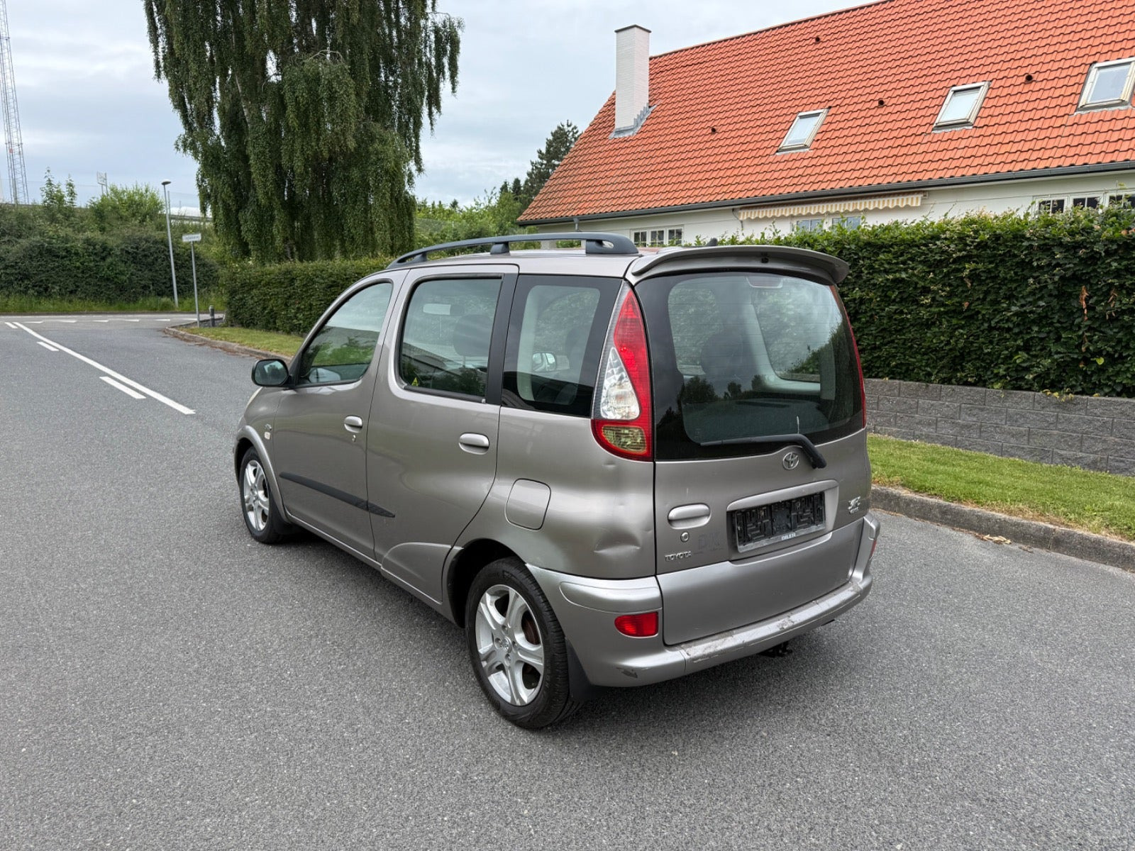 undefined Toyota Yaris Verso fra 2005 set udefra