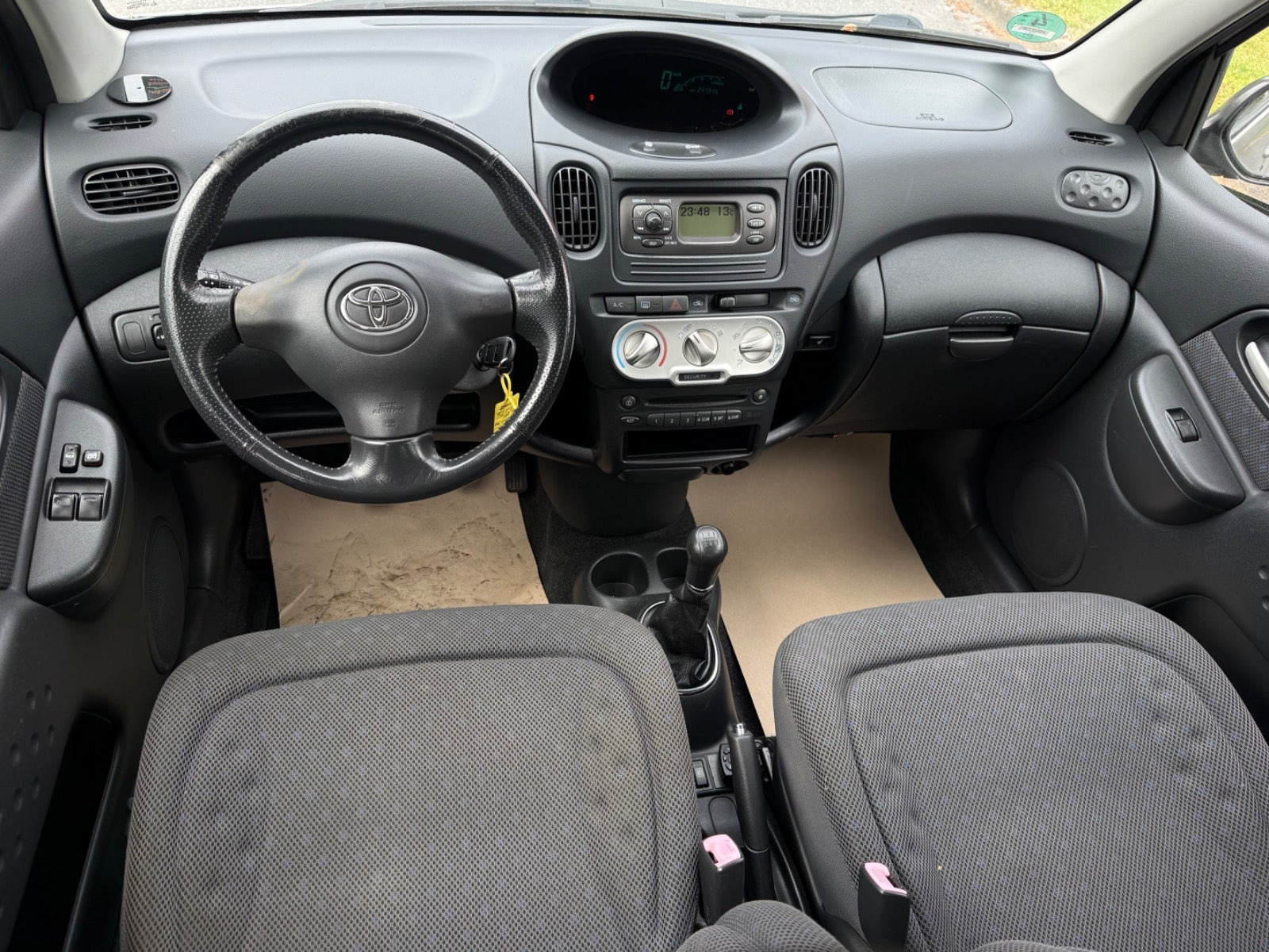 undefined Toyota Yaris Verso fra 2005 set indefra
