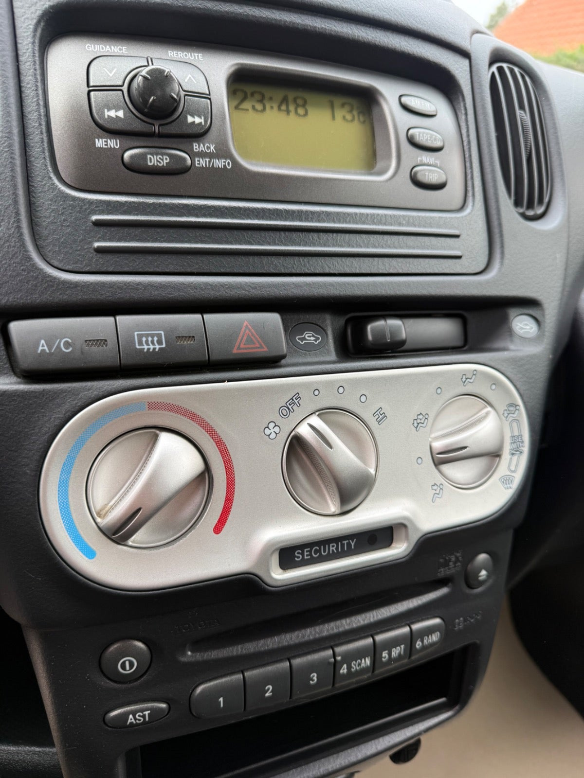 undefined Toyota Yaris Verso fra 2005 set indefra
