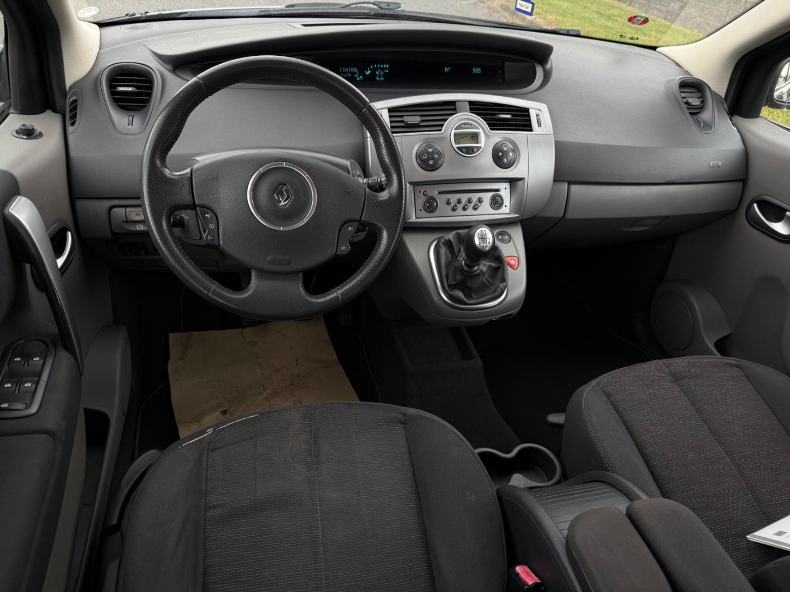 undefined Renault Grand Scenic II fra 2008 set indefra