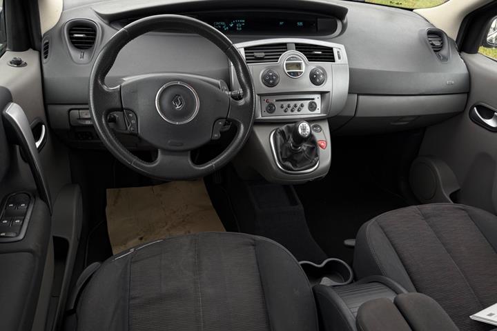 undefined Renault Grand Scenic II fra 2008 set indefra