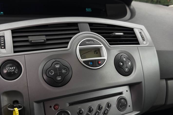 undefined Renault Grand Scenic II fra 2008 set indefra