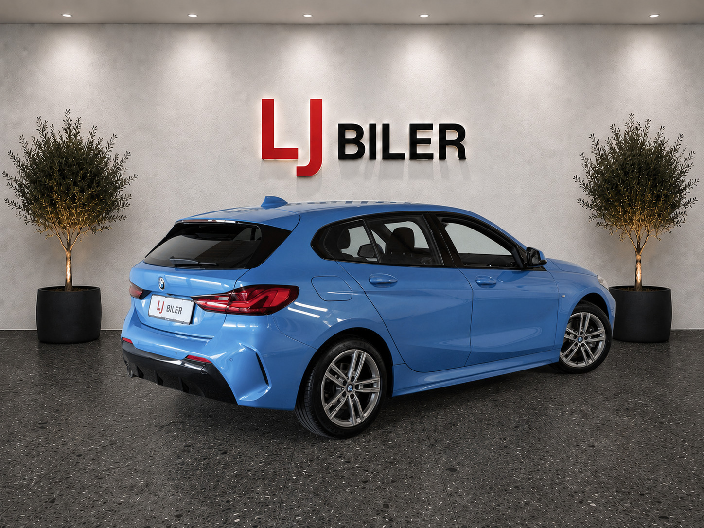 Blå BMW 118i fra 2020