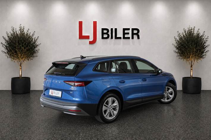 Blå Skoda Enyaq fra 2022