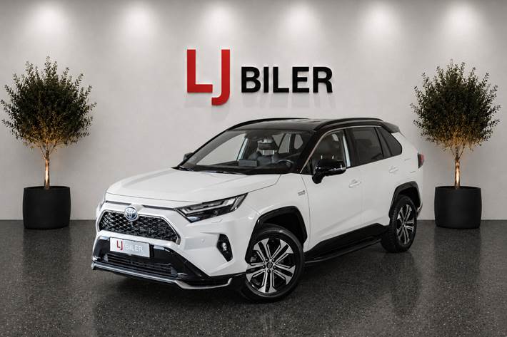 Hvid Toyota RAV4 fra 2022 set udefra