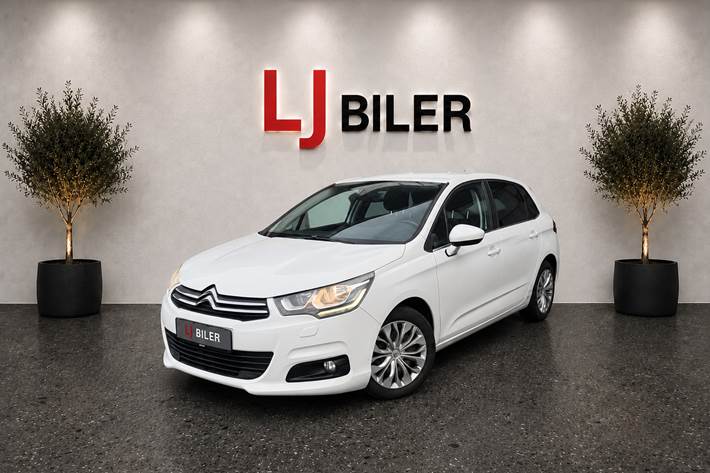 Hvid Citroën C4 fra 2016 set udefra