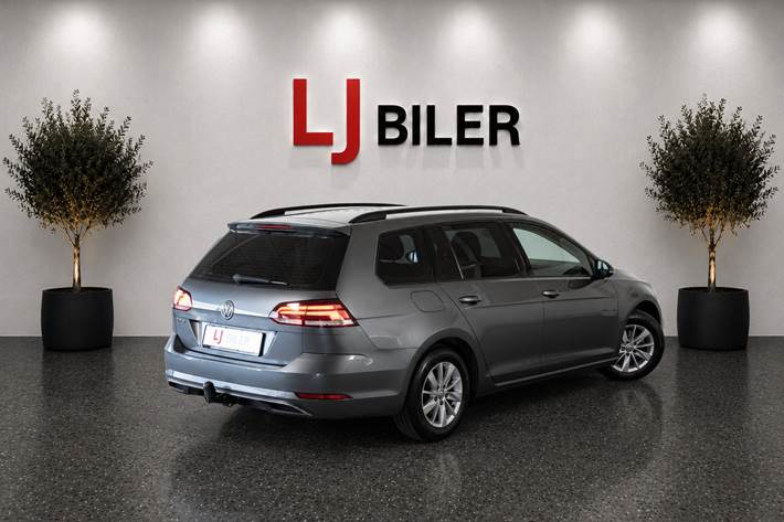 Grå VW Golf VII fra 2019