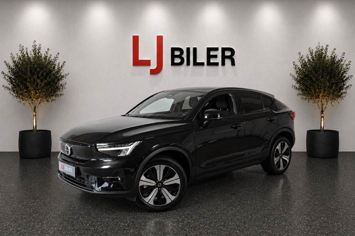 Sort Volvo C40 fra 2022 set udefra