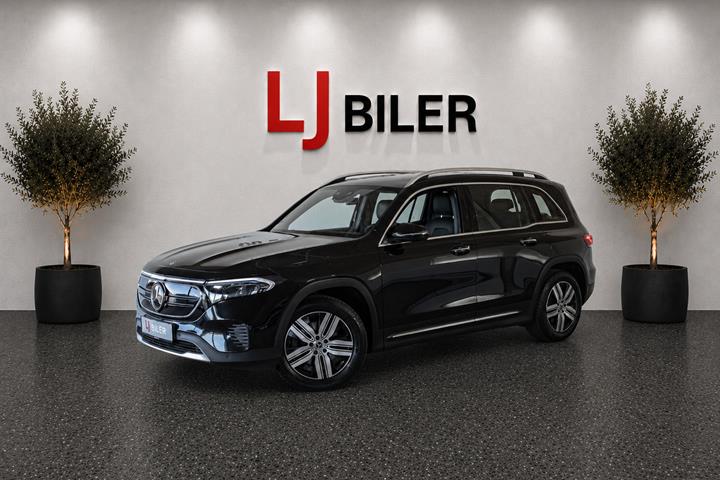 Sort Mercedes EQB250 fra 2023 set udefra