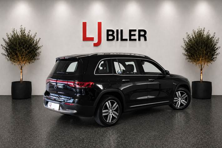 Sort Mercedes EQB250 fra 2023