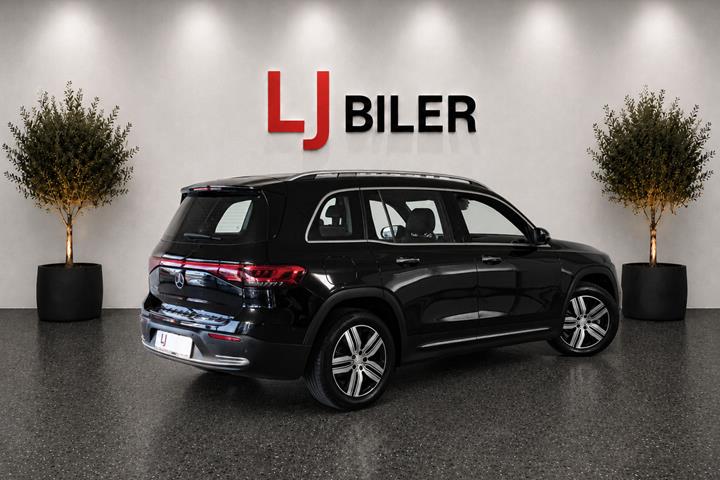 Sort Mercedes EQB250 fra 2023