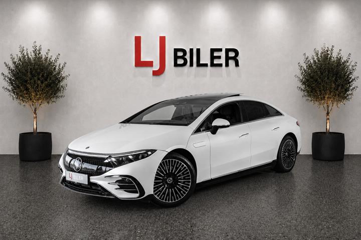 Hvid Mercedes EQS450+ fra 2023 set udefra