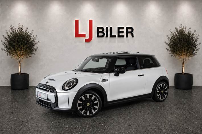 Grå Mini Cooper SE fra 2022 set udefra