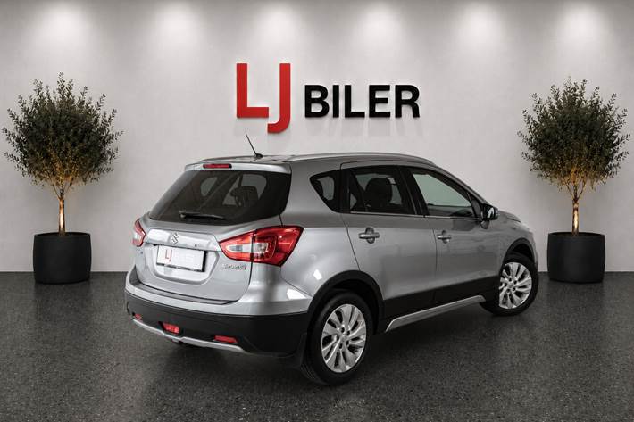 Grå Suzuki S-Cross fra 2016