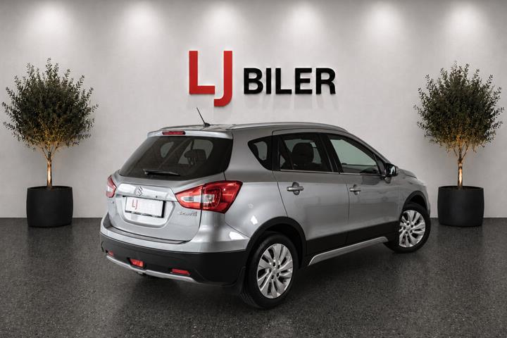 Grå Suzuki S-Cross fra 2016