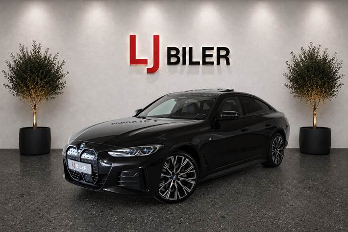 Sort BMW i4 fra 2023 set udefra