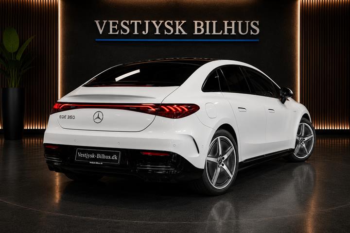 Hvid Mercedes EQE350+ fra 2022