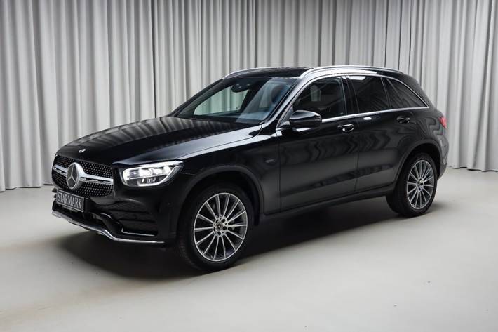 Sort Mercedes GLC300 e fra 2021 set udefra