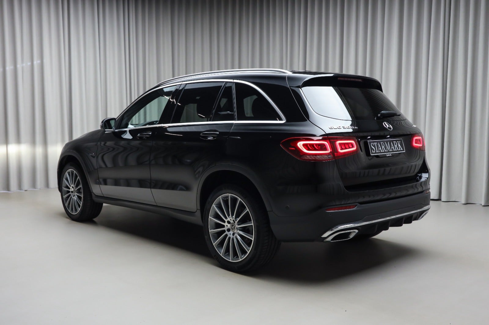Sort Mercedes GLC300 e fra 2021