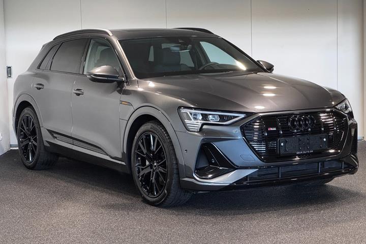 Grå Audi e-tron fra 2023