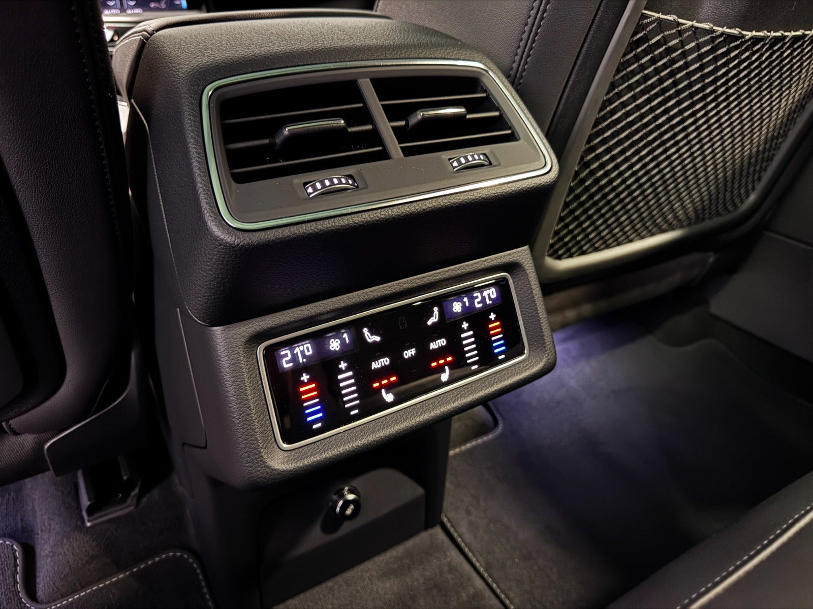 Grå Audi e-tron fra 2023