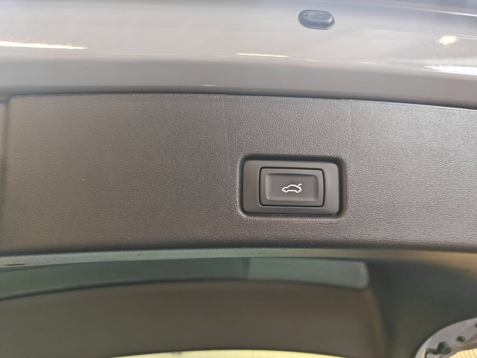 Grå Audi Q4 e-tron fra 2023