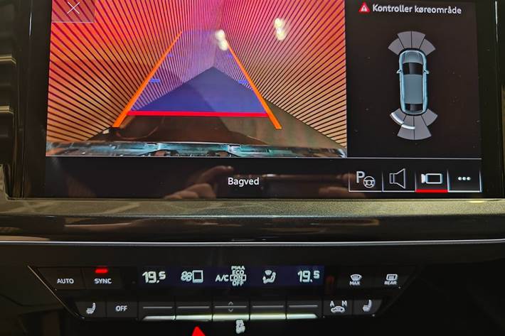 Grå Audi Q4 e-tron fra 2023