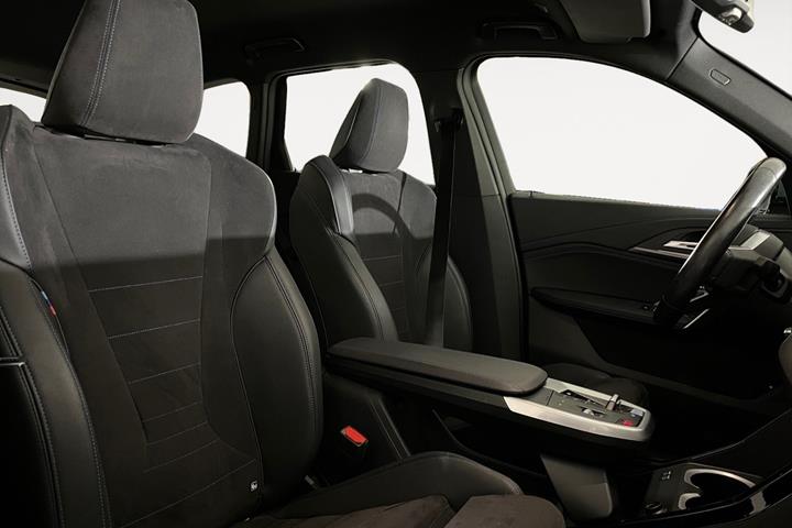 Grøn BMW iX1 fra 2023